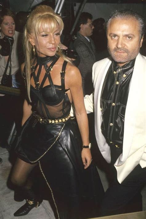 donatella versace 90s fashion.